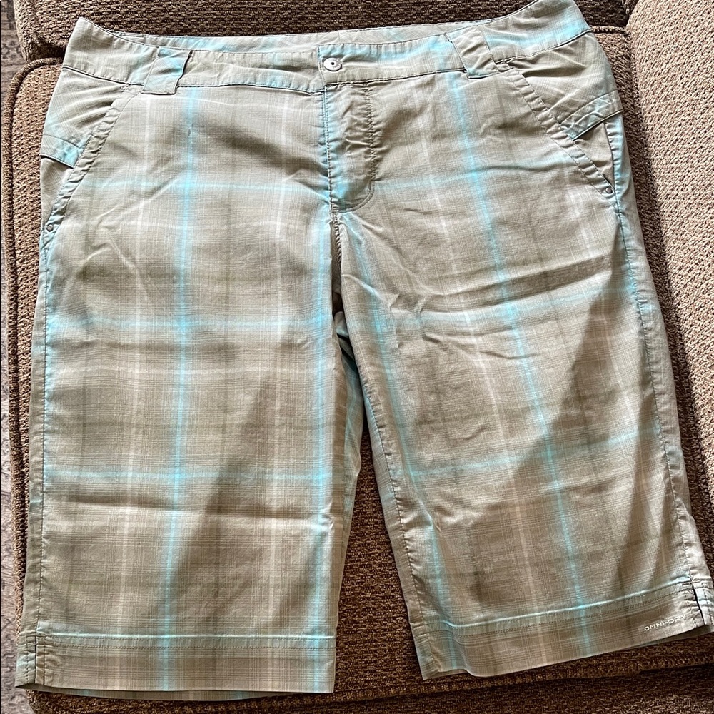 Women’s Plaid Bermuda Shorts in Light Taupe with Aqua Windowpane